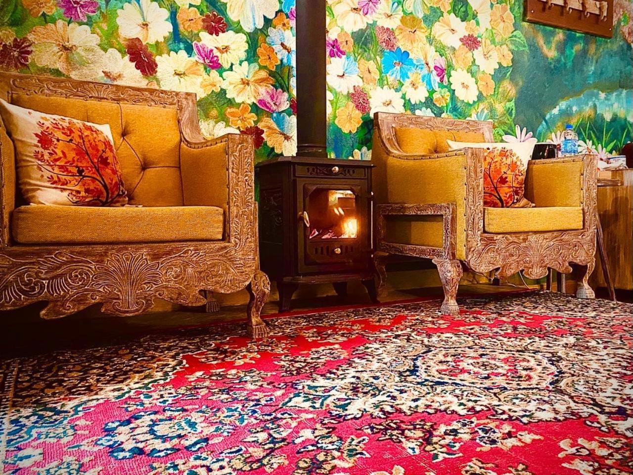 Serendipity Lake Artistic Bungalow By Heidis Home Нувара-Элия Экстерьер фото